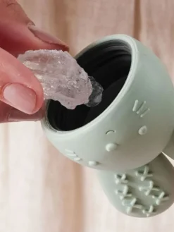 Outlet Chill + Fill – viilentävä purulelu vauvalle, Sage Helistimet Ja Purulelut