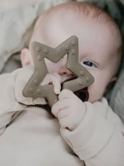 BIBS - vauvan purulelu star - dark oak Helistimet Ja Purulelut