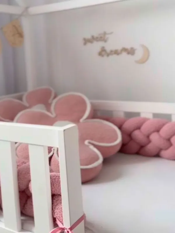 Hot Bouclé Palmikko reunasuoja pinnasänkyyn ja juniorisänkyyn - Pink Vuodevaatteet Ja Viltit