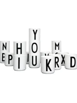 Online Design Letters - Arne Jacobsen kirjainmuki A-Z, valkoinen Ruokailuhetkiin