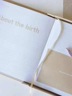 Online - Baby´s First Book Vol 2 vauvakirja - Beige Vauvakirjat Ja Kortit