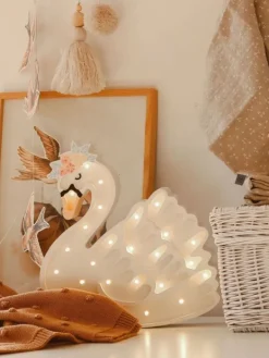 Sale Yövalo, Swan Yövalot Ja White Noise