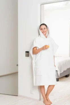 Outlet Luin Living Ponchopyyhe, 4 eri kokoa, Snow Kylpy|Äidin Hemmottelu