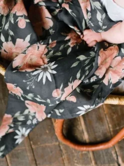 Hot - kukkaharso 120x120 - Peony Blooms, Charcoal Gray Puuvillaharsot