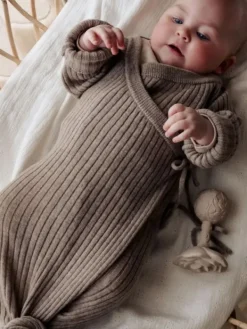 Best Moalie Knotted Gown -yöpuku, Beige tai Camel Kapalot Ja Unipussit