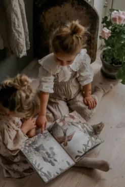 Sale - Gertrud The Little Seamstress satukirja Vauvakirjat Ja Kortit|Julisteet Ja Printit