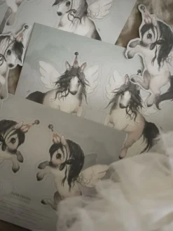 Outlet paperiköynnös FLYING PONIES Julisteet Ja Printit