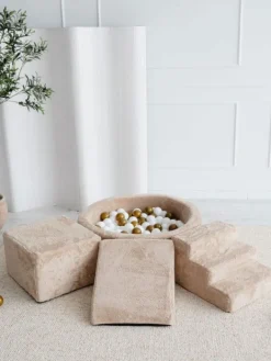 Hot Pehmustettu pallomeri, leikkialusta, liukumäki ja portaat - Teddy Beige Lasten Pallomeret