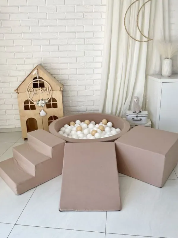 Clearance Pehmustettu pallomeri, leikkialusta, liukumäki ja portaat - Beige Lasten Pallomeret