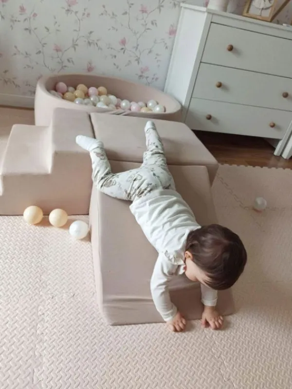 Clearance Pehmustettu pallomeri, leikkialusta, liukumäki ja portaat - Beige Lasten Pallomeret