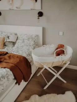 Discount Vauvan Moses kori patjalla ja jalusta, valkoinen Sängyt, Kehdot Ja Vaaterekit