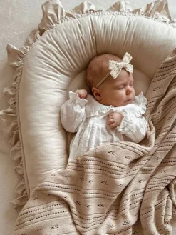New Vauvan pesä röyhelöillä – Pehmeä ja turvallinen babynest vastasyntyneelle, beige Unipesät Ja Unituet