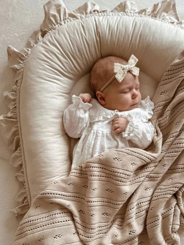 New Vauvan pesä röyhelöillä – Pehmeä ja turvallinen babynest vastasyntyneelle, beige Unipesät Ja Unituet