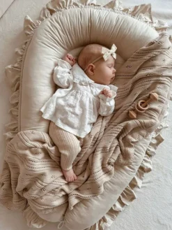 New Vauvan pesä röyhelöillä – Pehmeä ja turvallinen babynest vastasyntyneelle, beige Unipesät Ja Unituet